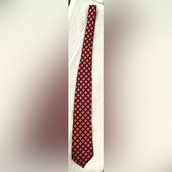 Vintage Burberrys of London 100% Silk Tie Burgundy with Diamond Design - Picture 1 of 10